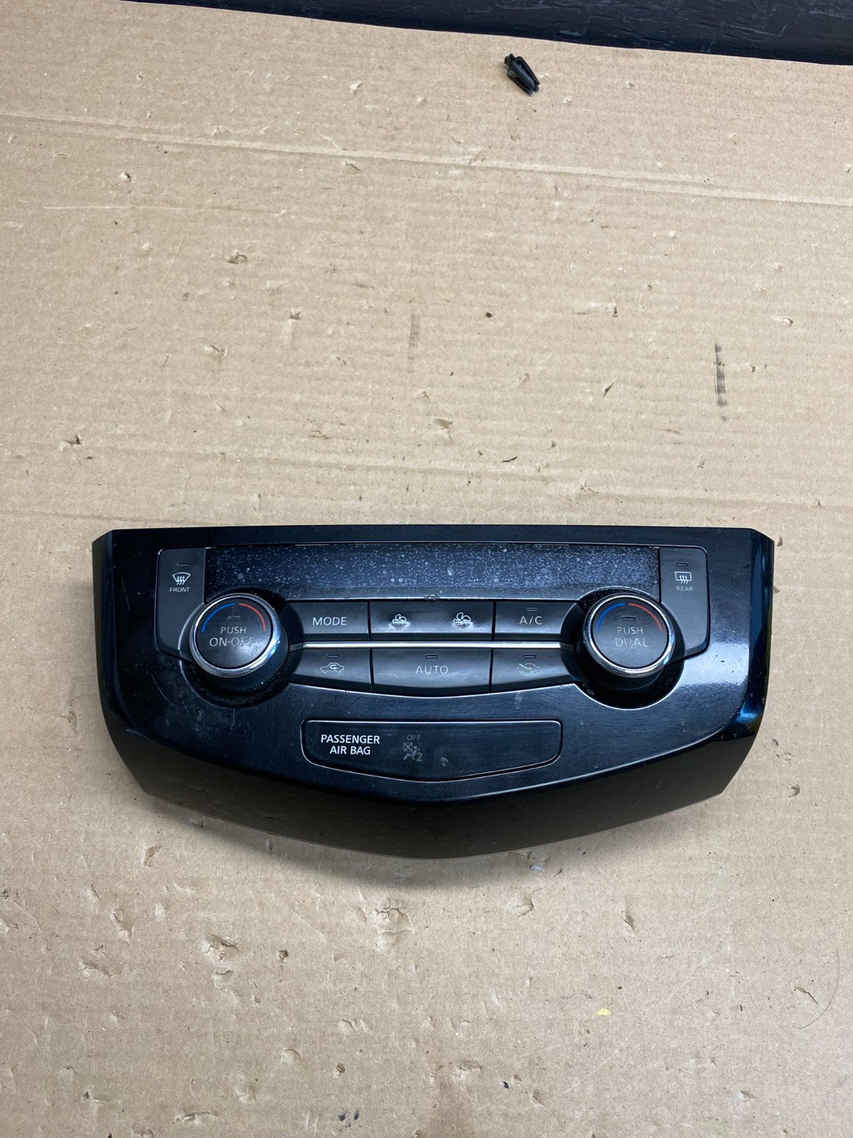 2017 to 2020 Nissan Rogue Heater Temperature AC Climate Control AG5222 DG0