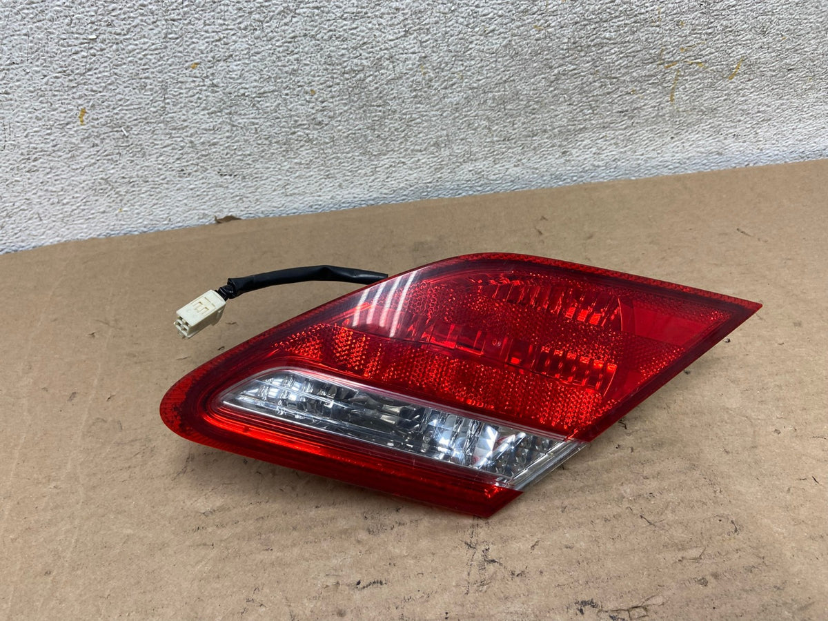 2008-2010 Toyota Avalon Right Passenger Side Tail Light Inner AH9551 LK0