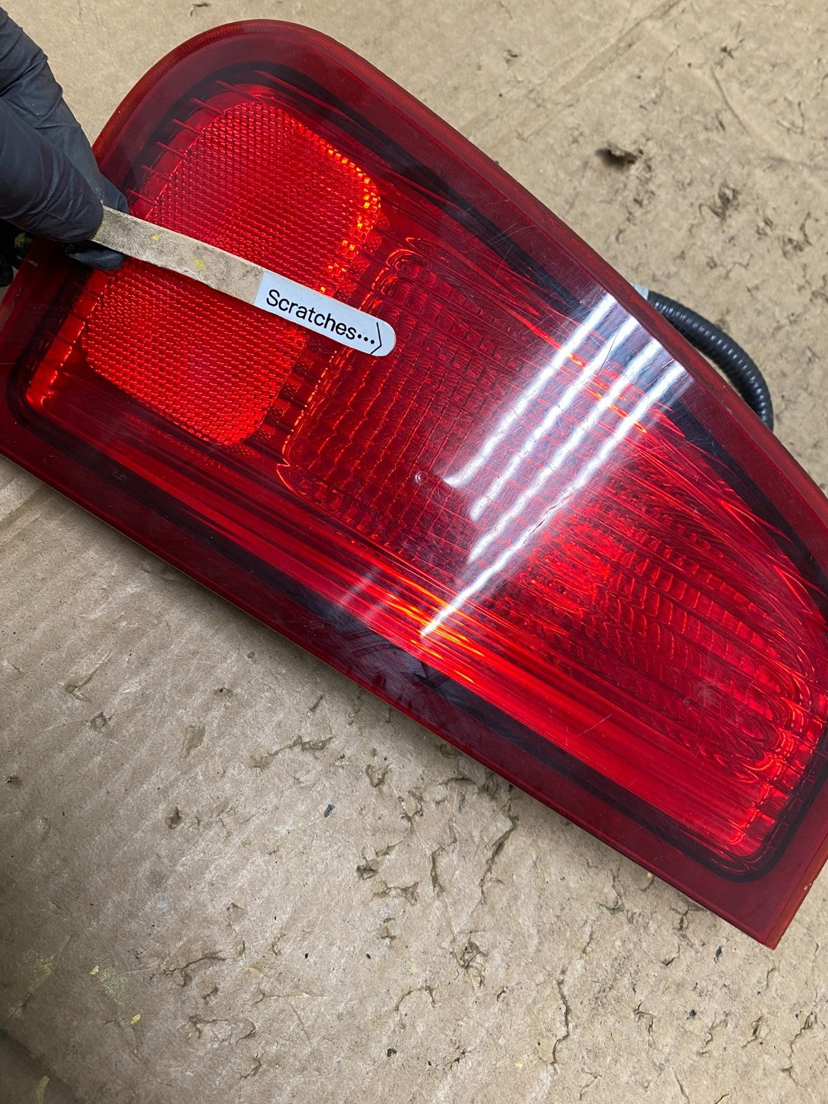 2003-2006 Lincoln Navigator Right Passenger Side Tail Light Inner OEM Z1189 DW3