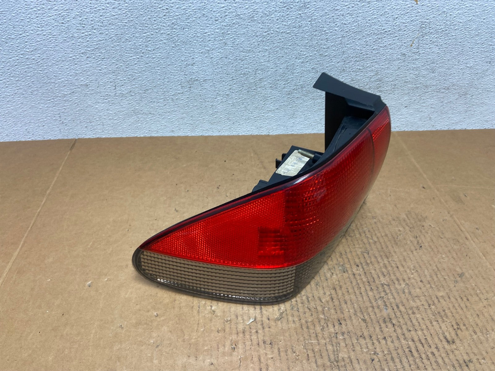 1994 to 1998 Saab 900 & Turbo Left Driver LH Side Tail Light AE0340 LK2