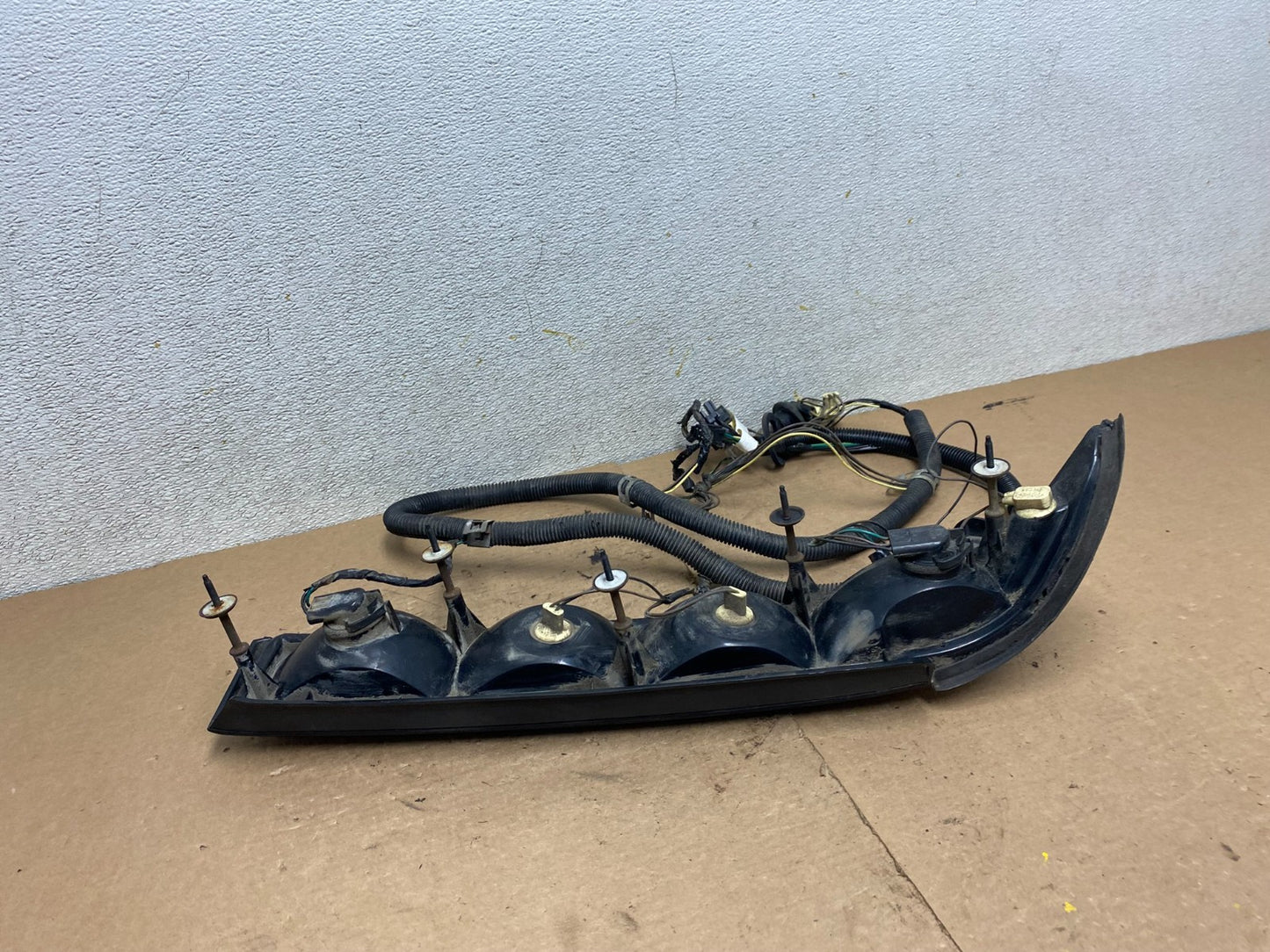 1991 to 1992 Buick Regal Right Passenger RH Side Tail Light P5324 DW11