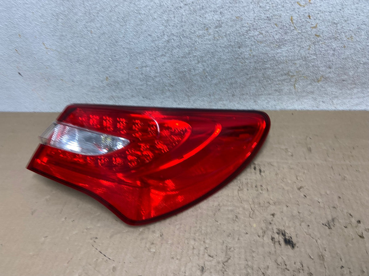 2011-2014 Chrysler 200 Sedan Right Passenger Side RH Tail Light AI2458 LK1