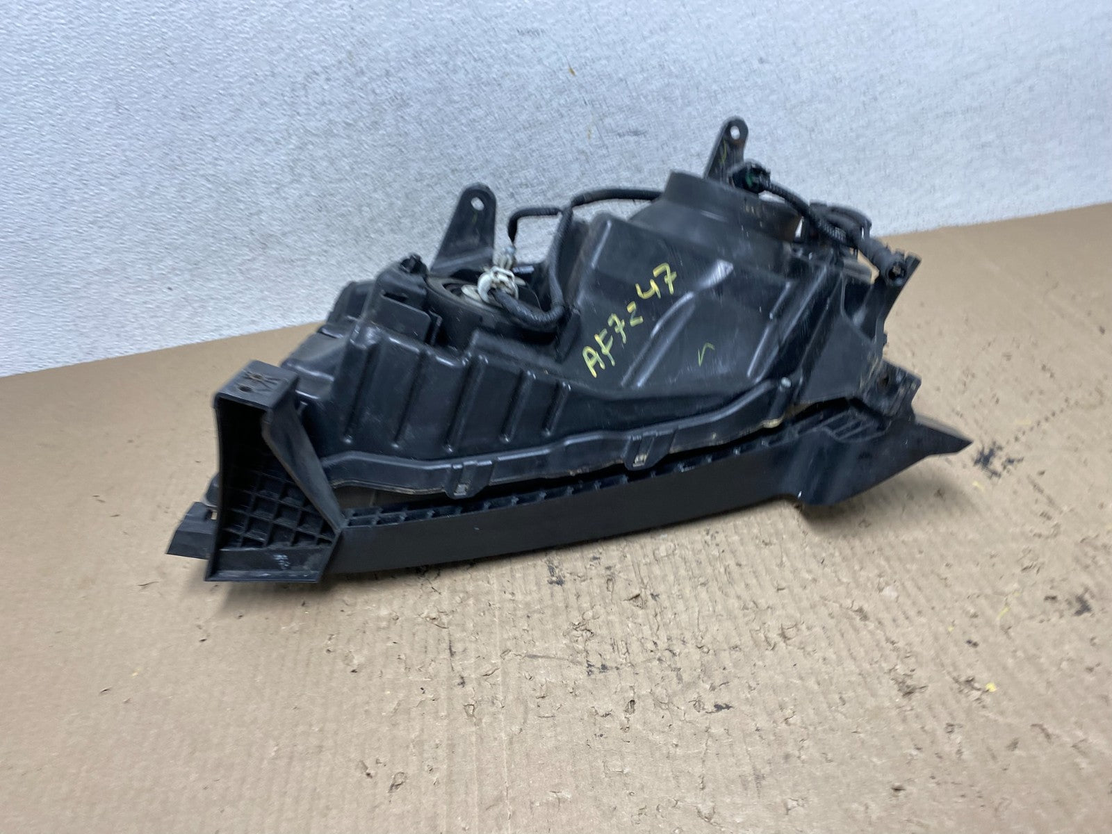 2013 to 2015 Honda Pilot Right Passenger RH Side Halogen Headlight AF7247 DW7