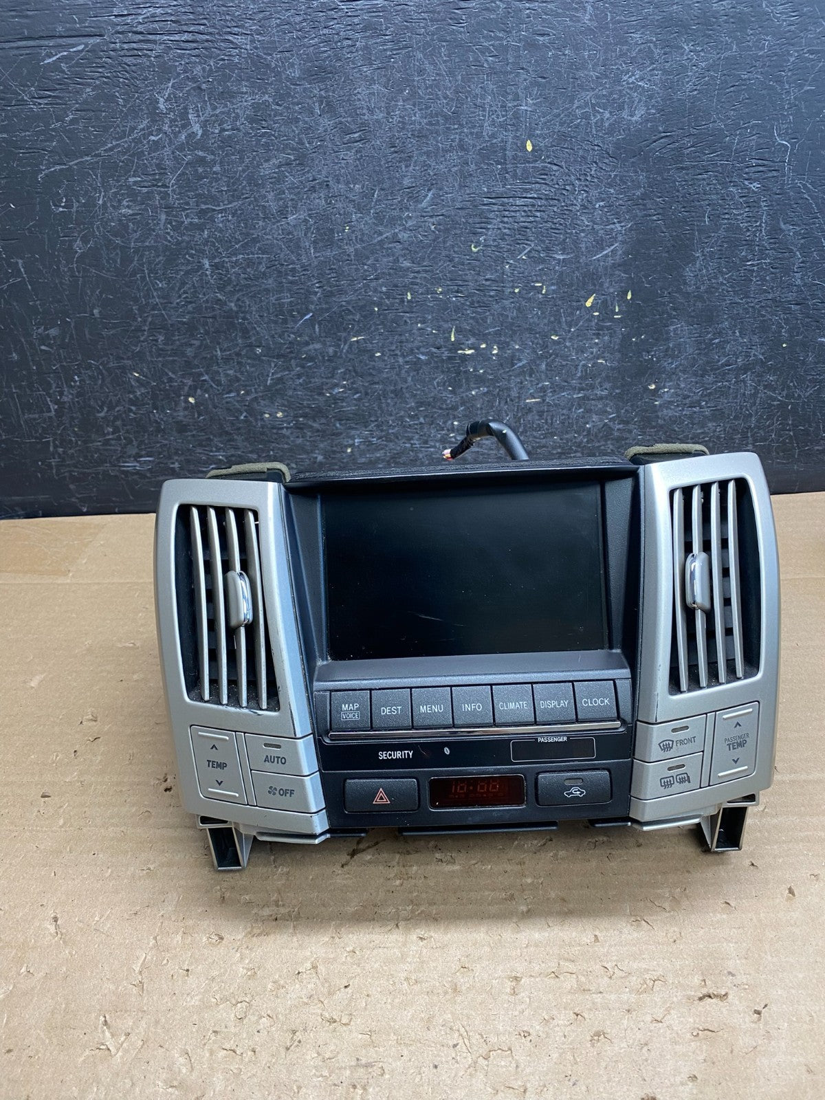 2006 to 2007 Lexus RX400H Radio Navigation Screen Climate Control AG8441 DG0