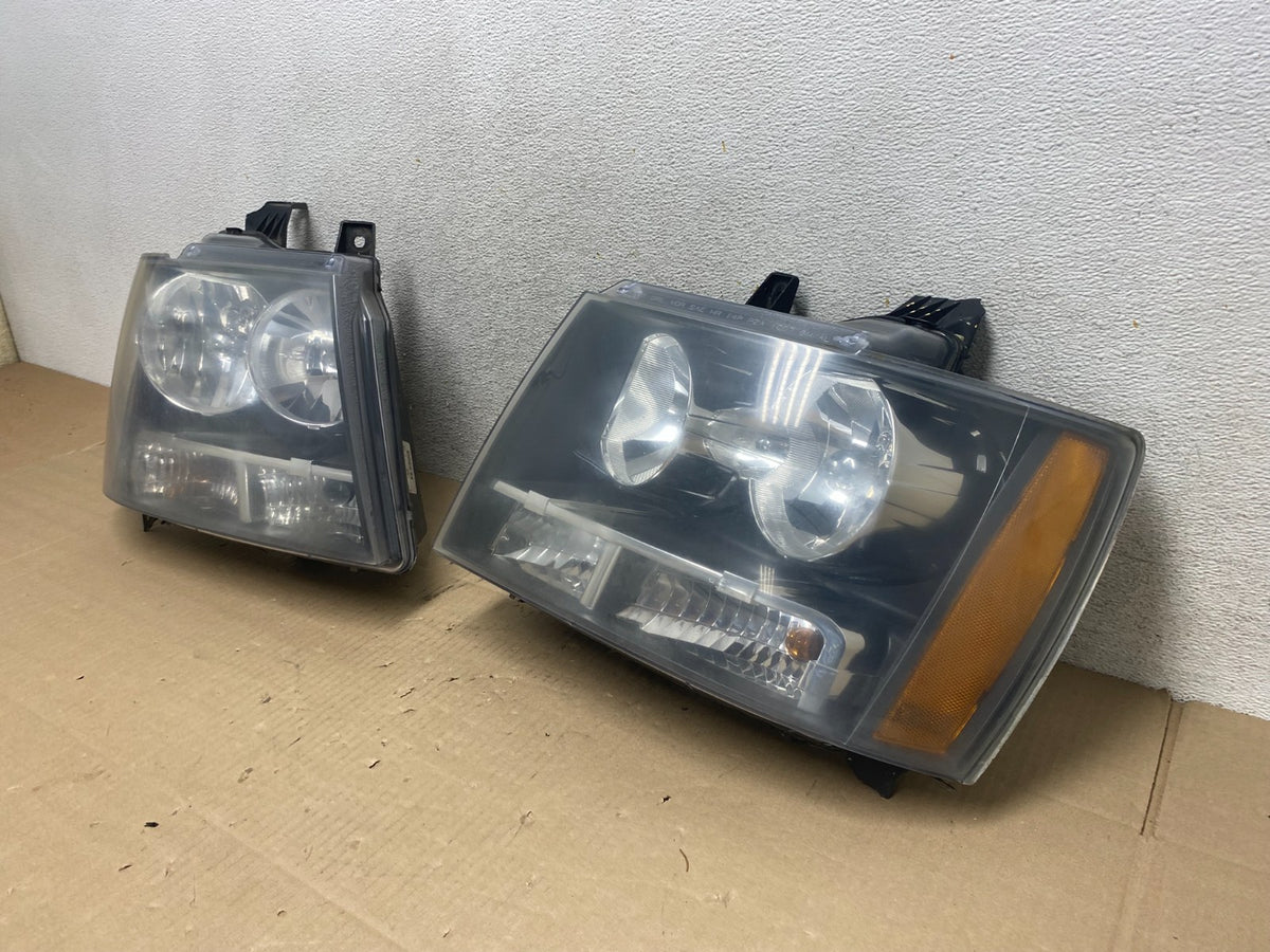 2007 to 2013 Chevrolet Suburban Tahoe Left+Right Set Headlights AI2151 DW1