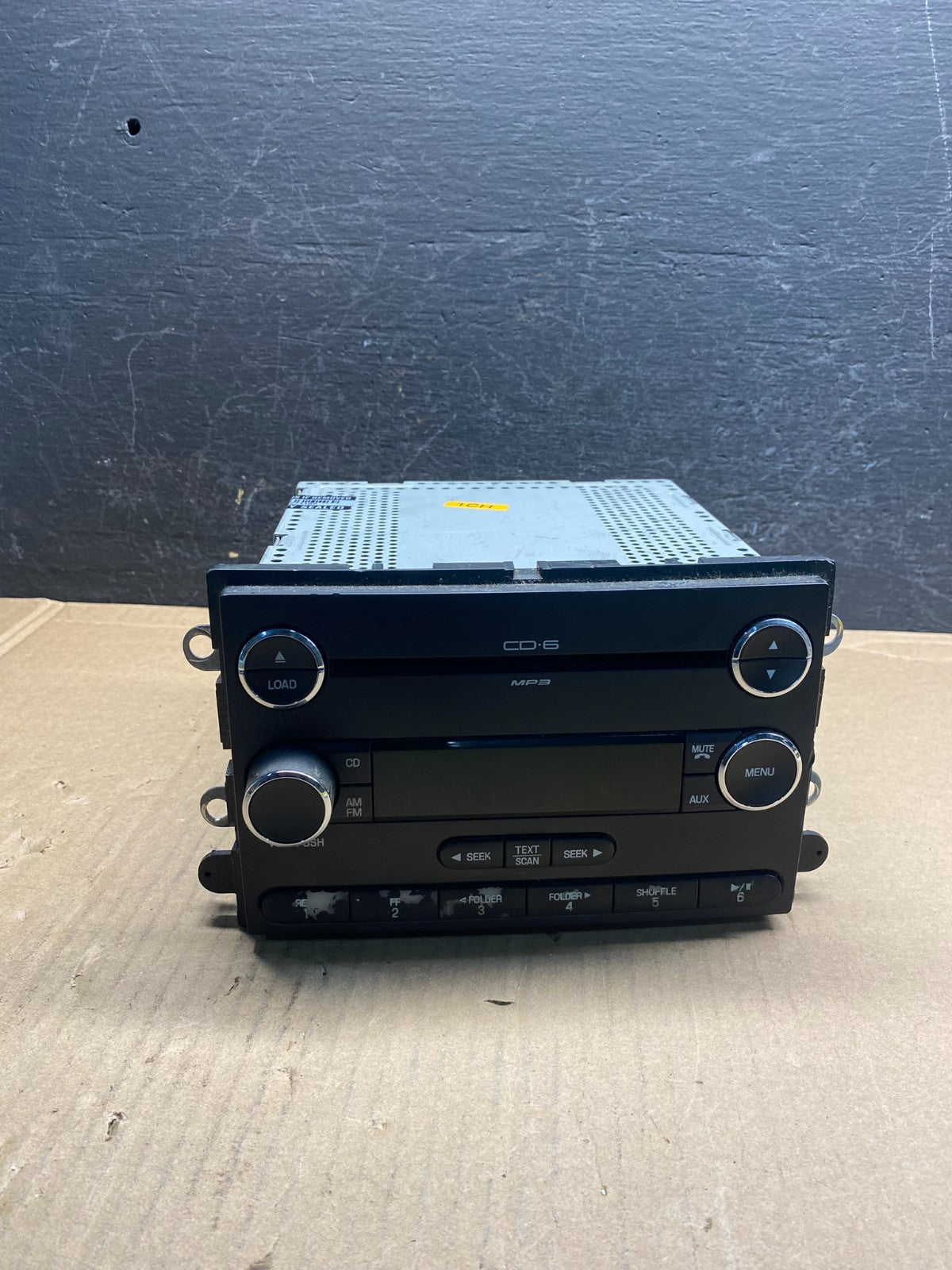 2008 - 2009 Ford Taurus X AM FM Radio MP3 6 Disc CD Player Auxiliary ae7925 DG0