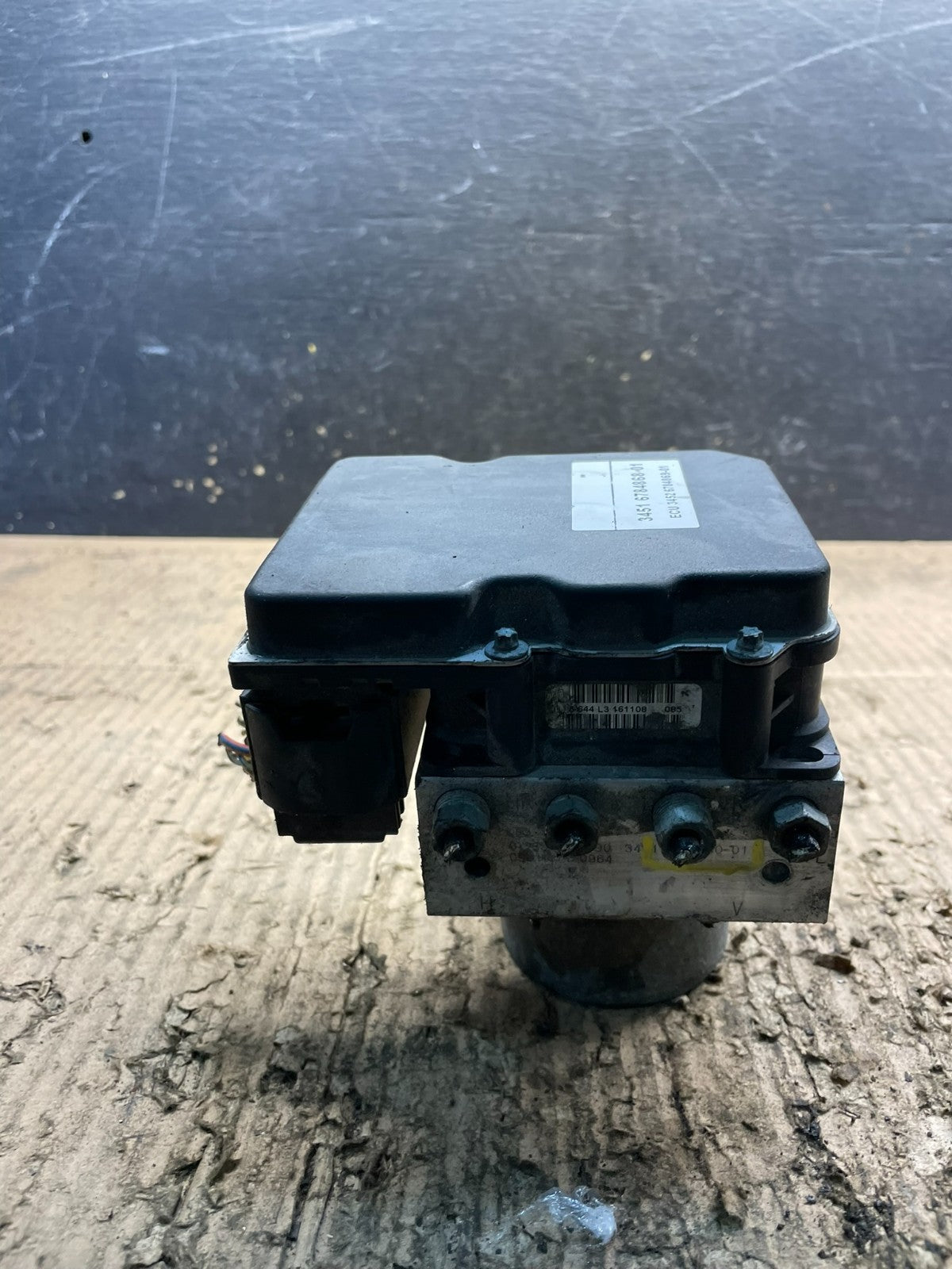 2007 to 2013 BMW 328i ABS Anti-Lock Brake Pump 3451 6784868-01 V6445 DG3