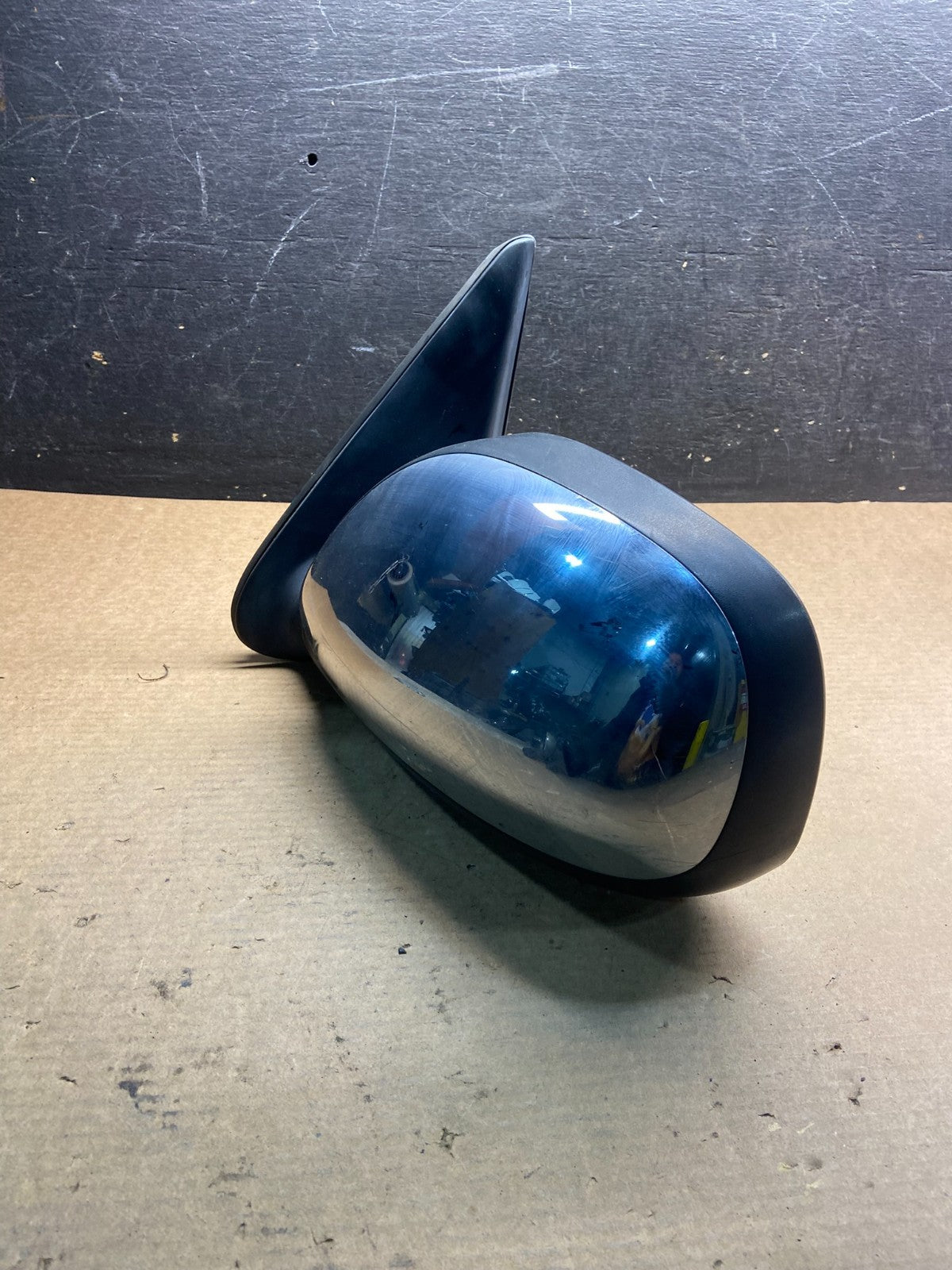 2001 to 2006 Toyota Sequoia Left Driver View Door Mirror OEM Z9209 MS2