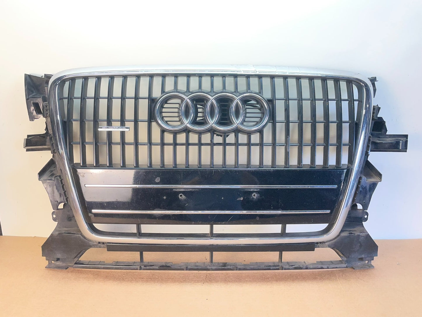 2013 to 2015 Audi Q5 Front Upper Grill Grille AF8670 DG0