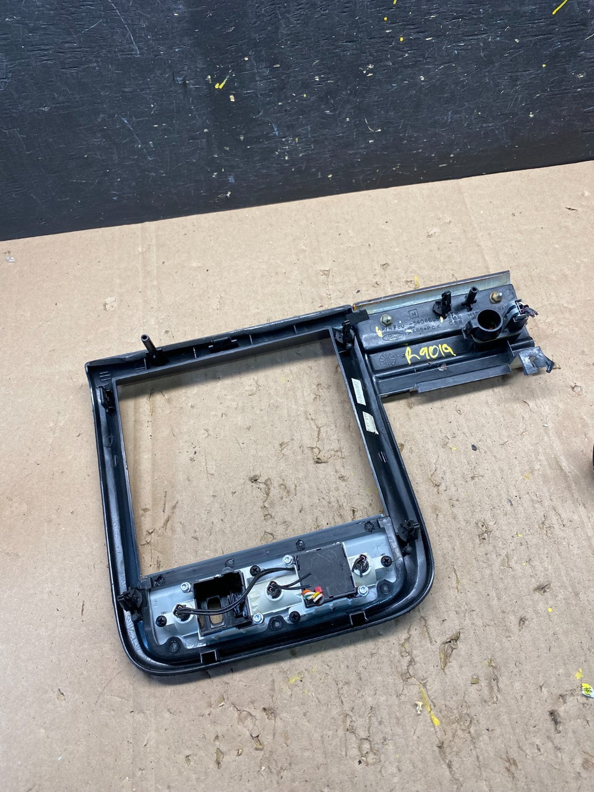 1998-2002 Lincoln Continental Dash Radio Climate Control Bezel OEM R9019 DG4