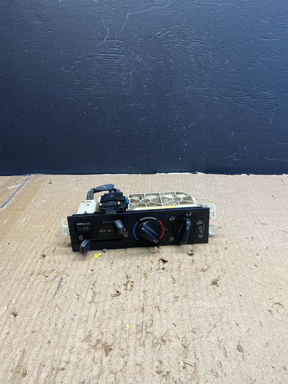 2004 HINO 268 Temperature Control AB57280