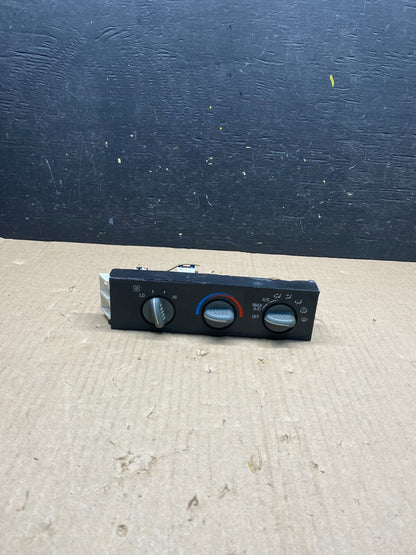 2001 - 2007 GMC Chevrolet Express 1500 Climate Control A/C N0578 DG0