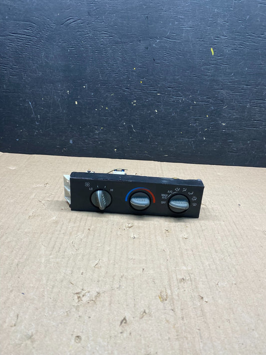2001 - 2007 GMC Chevrolet Express 1500 Climate Control A/C N0578 DG0