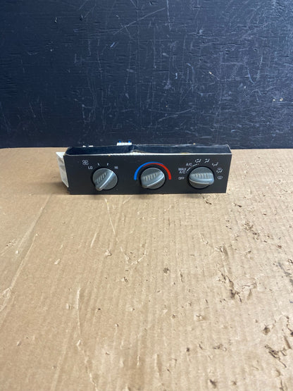 2001 - 2007 GMC Chevrolet Express 1500 Climate Control A/C AF1538 DG0