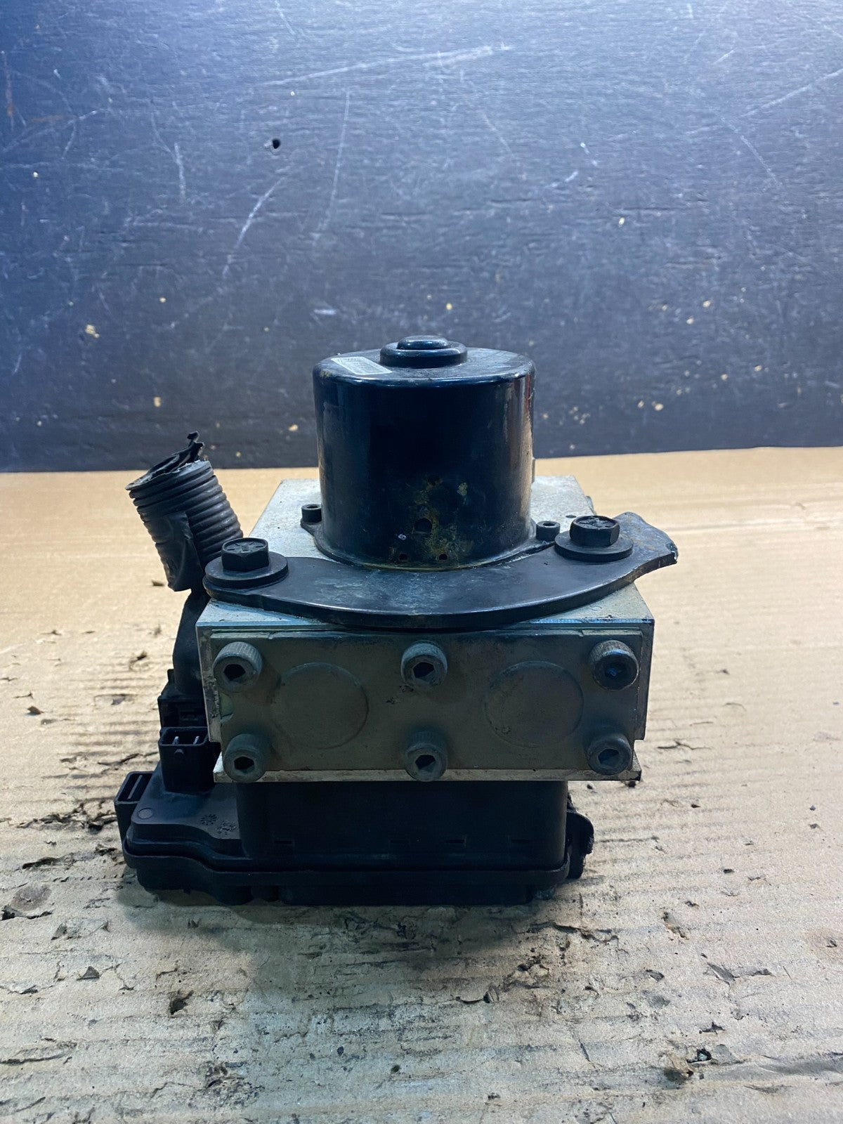Wabco ABS Pump Hydraulic W/ Module P/N 4460470002 aa32312