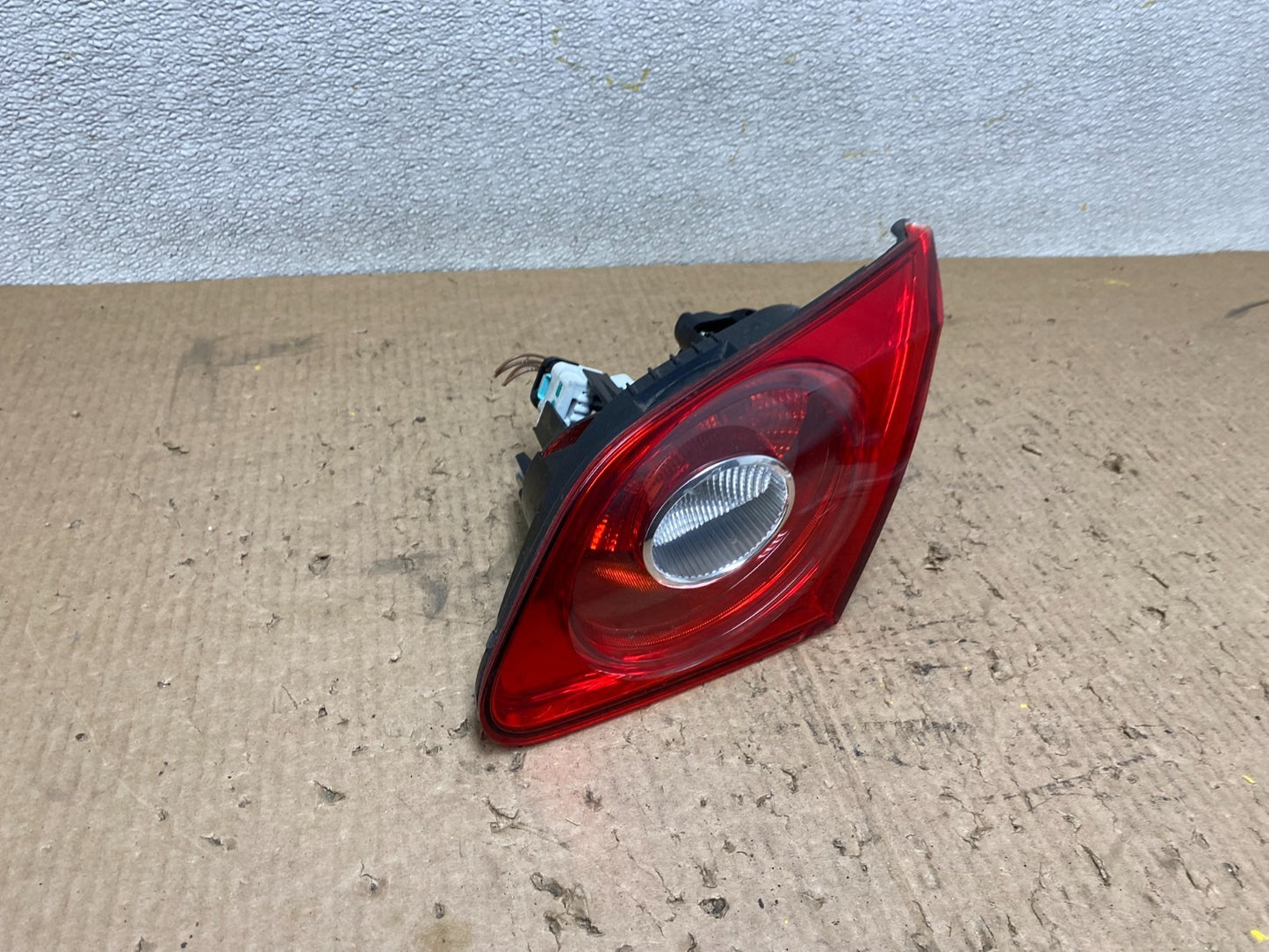 2009-2012 Volkswagen CC Right Passenger RH Side Tail Light Inner Trunk W7533 DW2