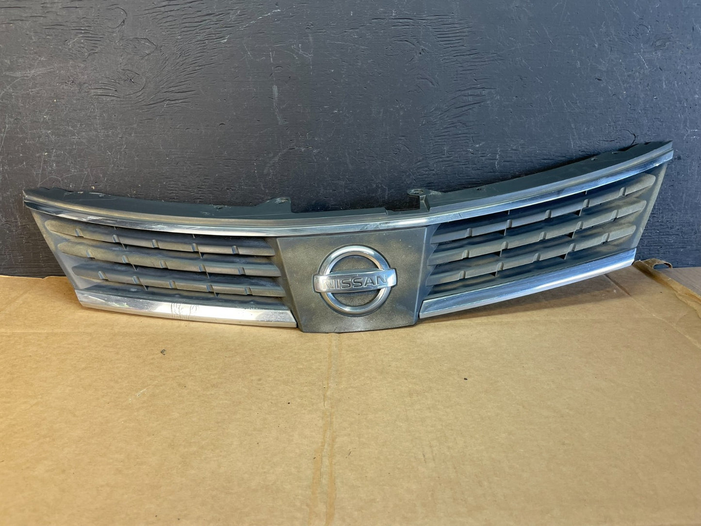 2007 2008 2009 Nissan Versa Sedan Front Upper Grill Grille AE0793 DG0