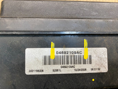 2007 Jeep Grand Cherokee Integrated Power Fuse Box 04692109ac Y1142 DG5