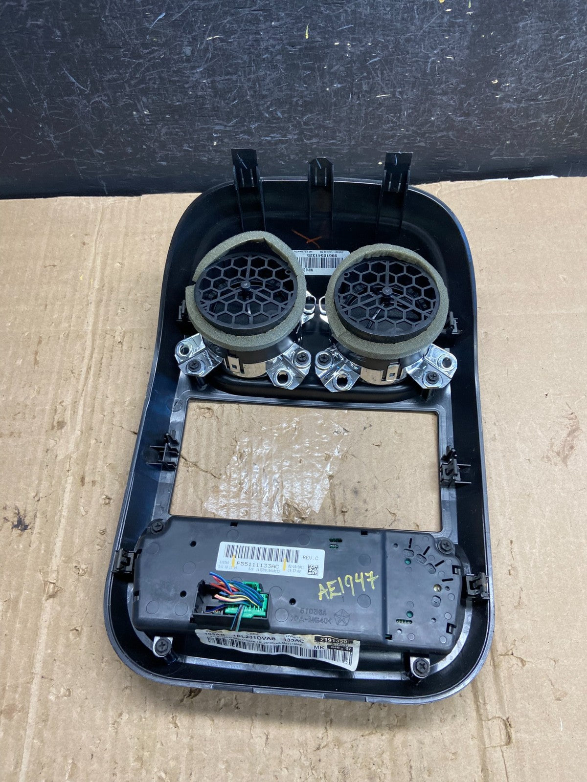 2009-2013 Jeep Patriot Dash Climate Temperature Control Radio Bezel OE ae1947 DG3