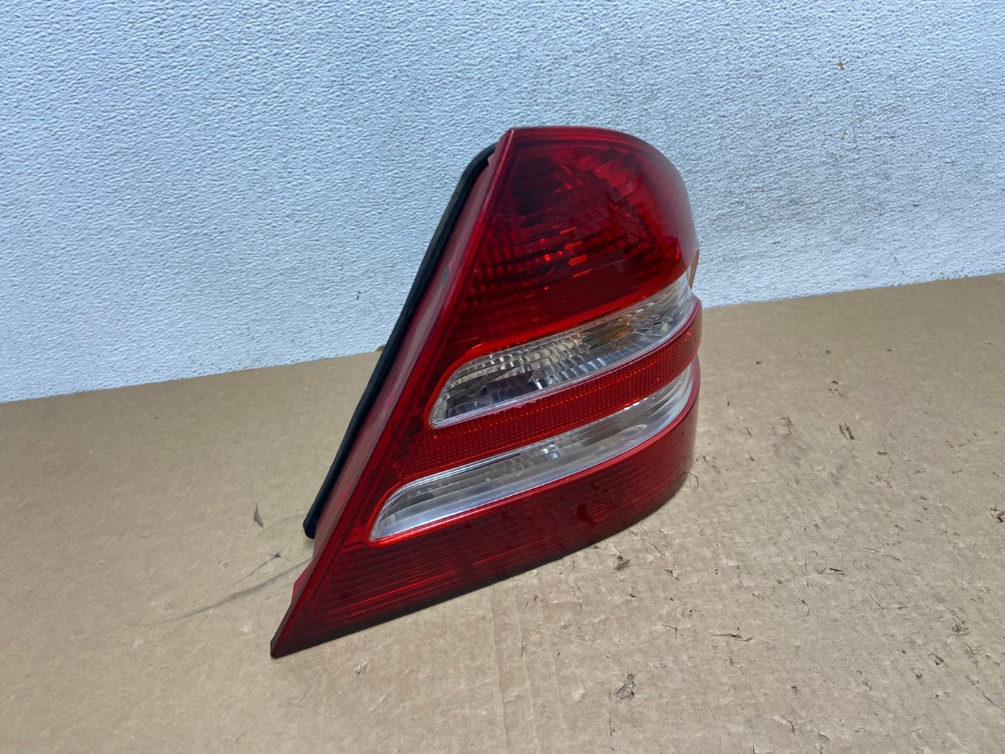 2005-2007 Mercedes-Benz C230 W203 C-Class Right Passenger Tail Light AG1104 LK2