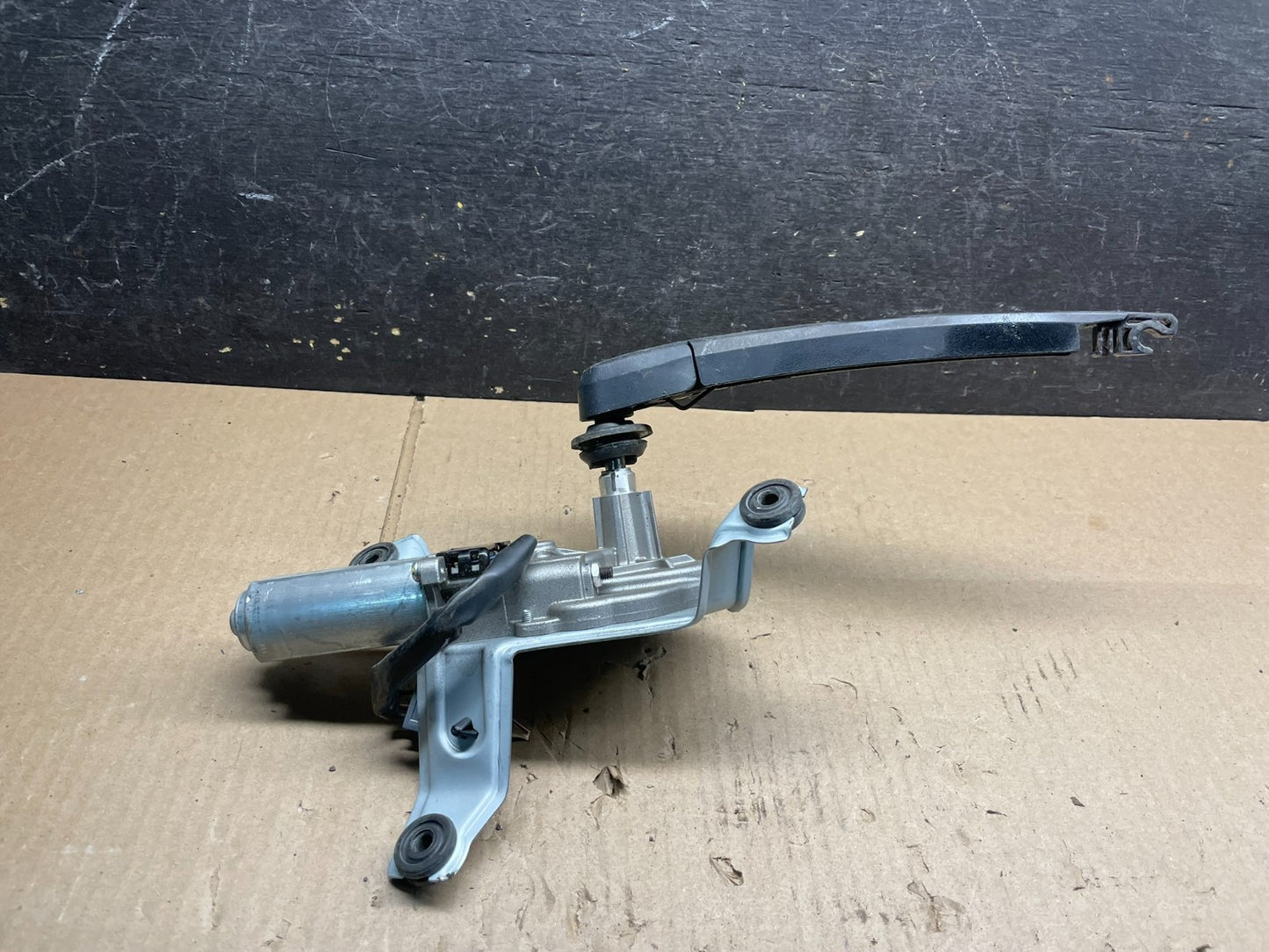 2014-2015 Kia Sorento Rear Glass Windshield Wiper Motor V8765 DG1