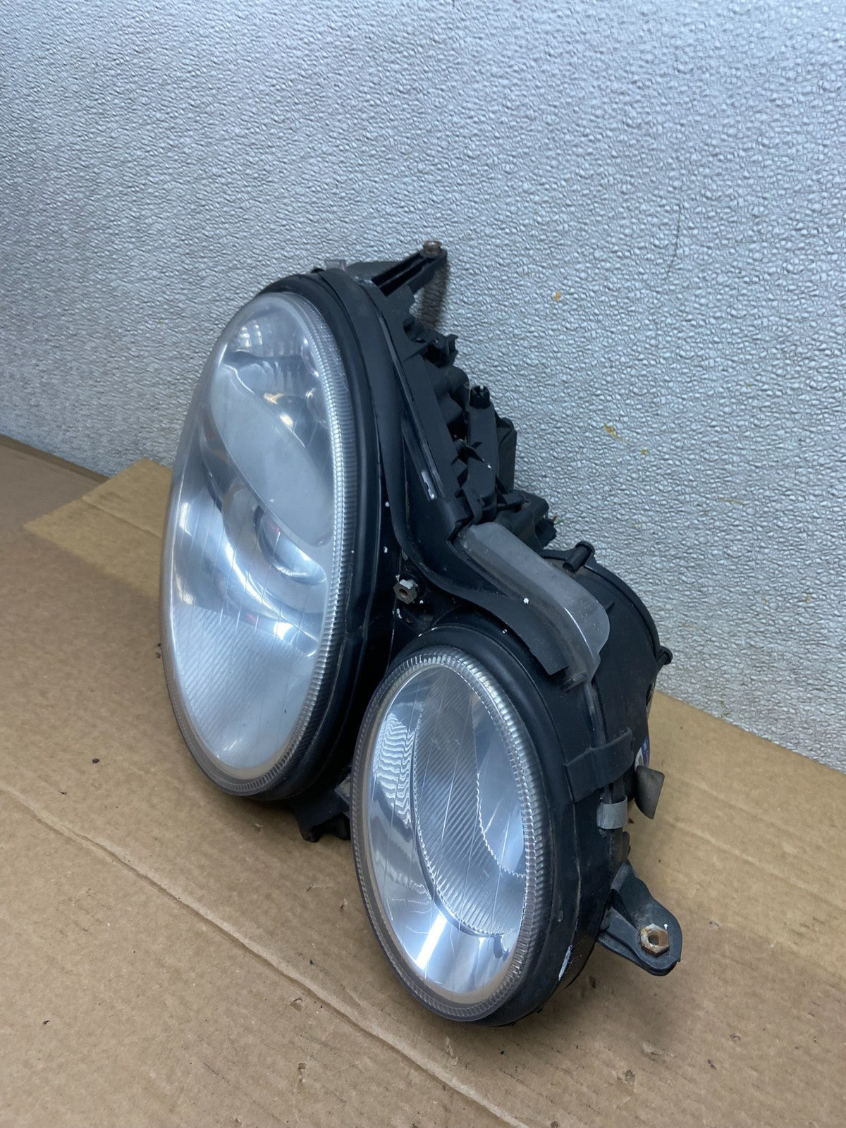 2003-2006 Mercedes E E320 E350 Class Right Passenger Halogen Headlight AB5079 DW1