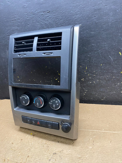 2008 to 2012 Jeep Liberty Dash Climate Temperature Control Radio Bezel W9657 DG1