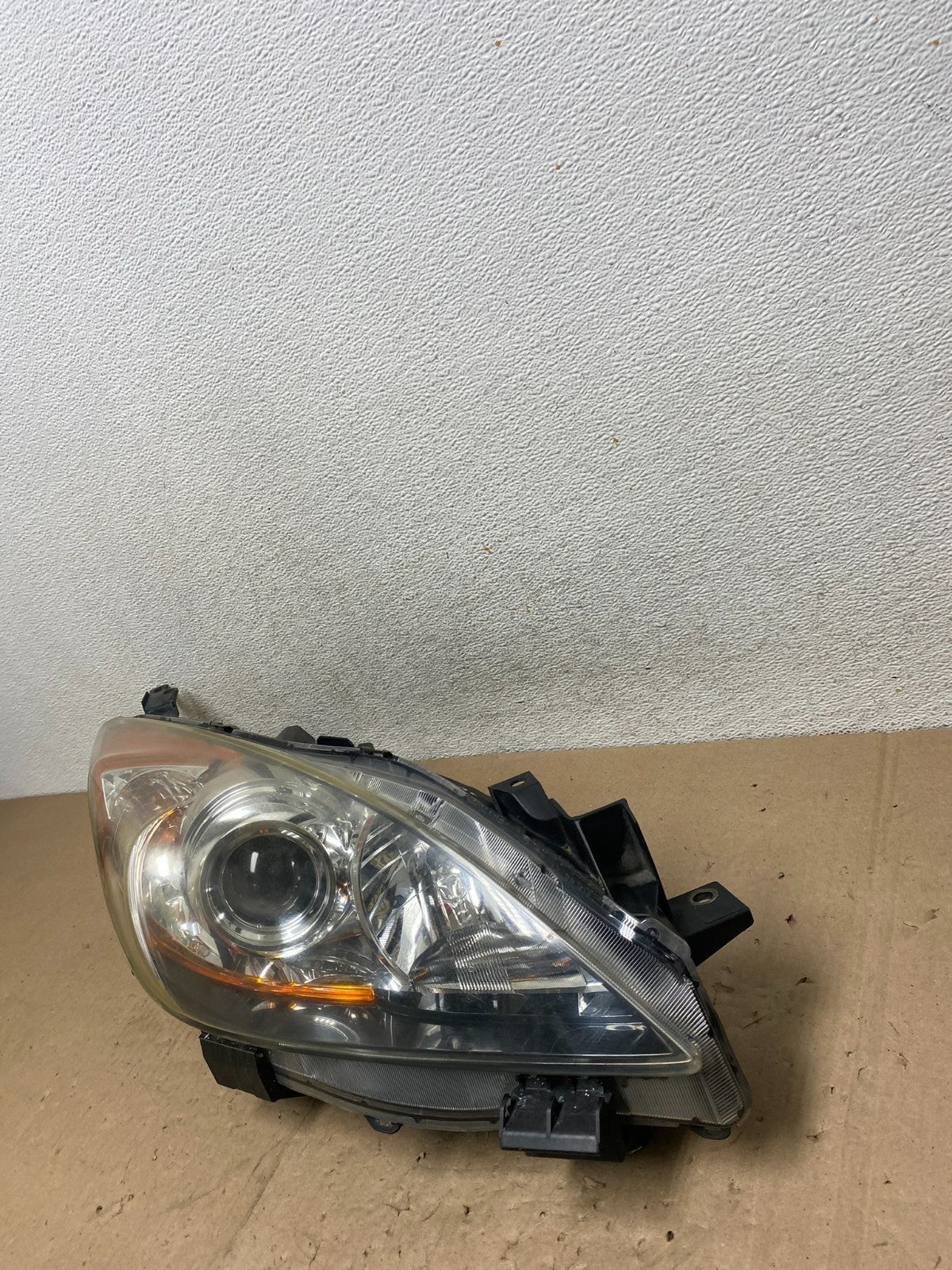2010 - 2013 Mazda 3 Halogen Right Passenger Rh Side Headlight AG5380 DW2