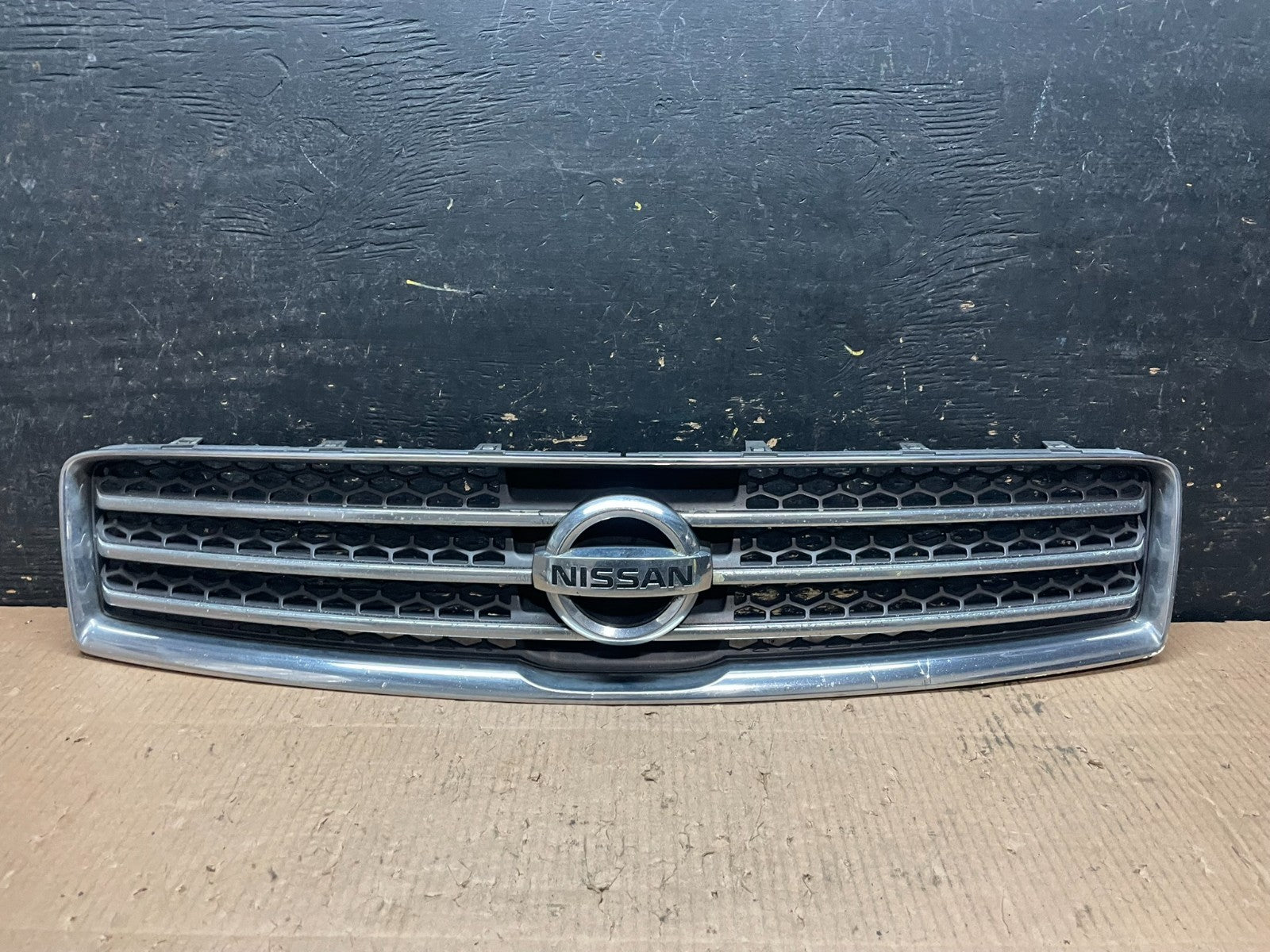 2009 to 2011 Nissan Maxima Front Upper Grill Grille 62070-9N00A Y6441 DG0