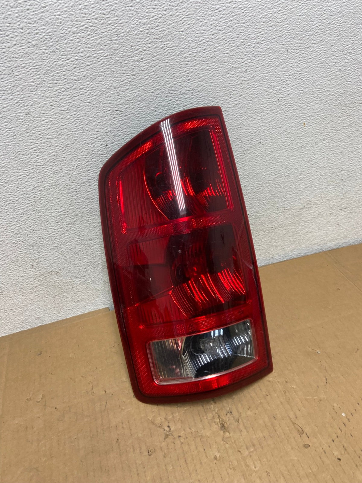 2002 to 2006 Dodge Ram 1500 Left Driver side Tail Light AD0915 LK2