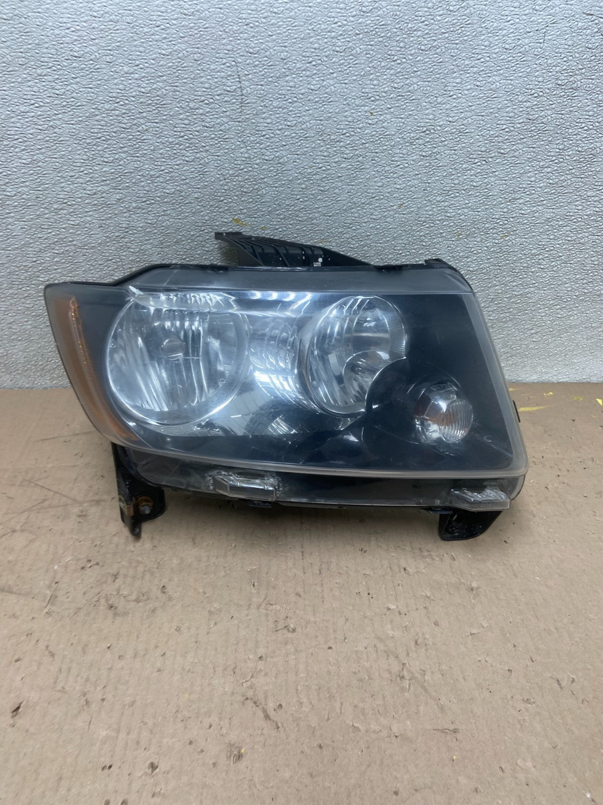 2011-2013 Jeep Grand Cherokee Right Passenger Halogen Headlight AA0501 DW0