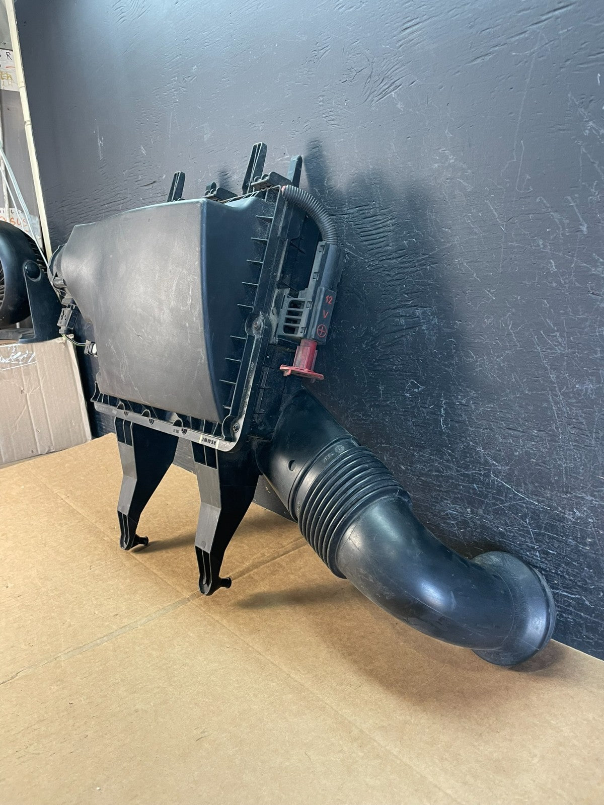 2010 to 2018 Mercedes-Benz Sprinter 2500 3.0L Air Cleaner Box ae0891 DG1