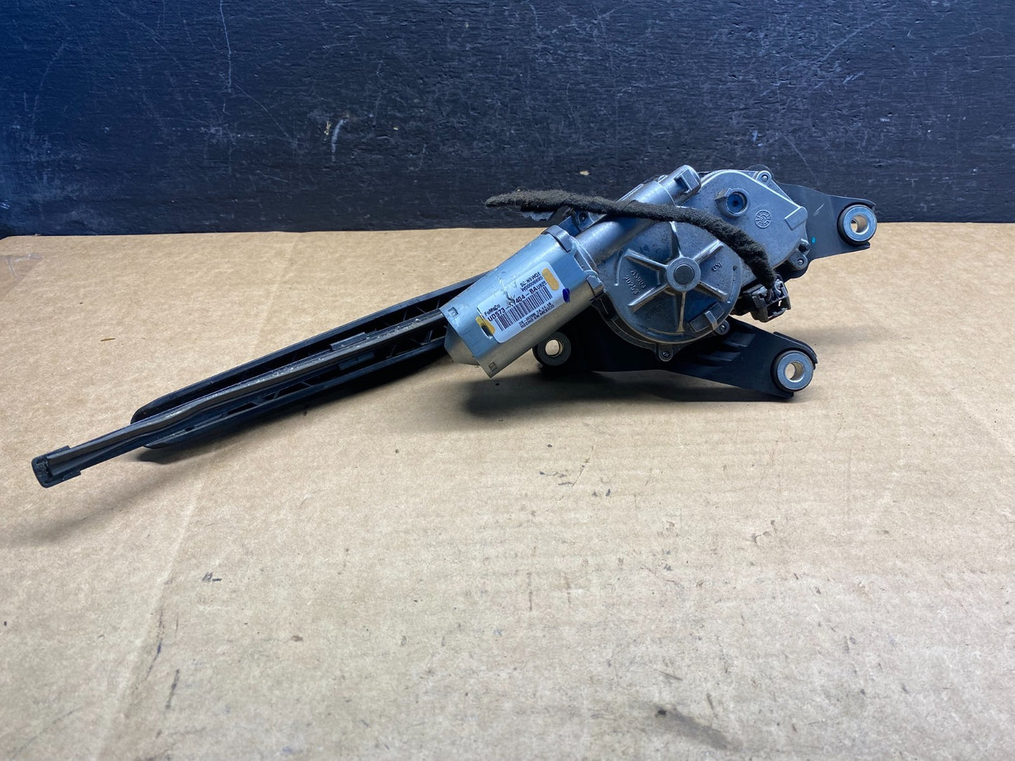 2020 to 2023 Ford Explorer Rear Windshield Wiper Motor ad7518 DG5