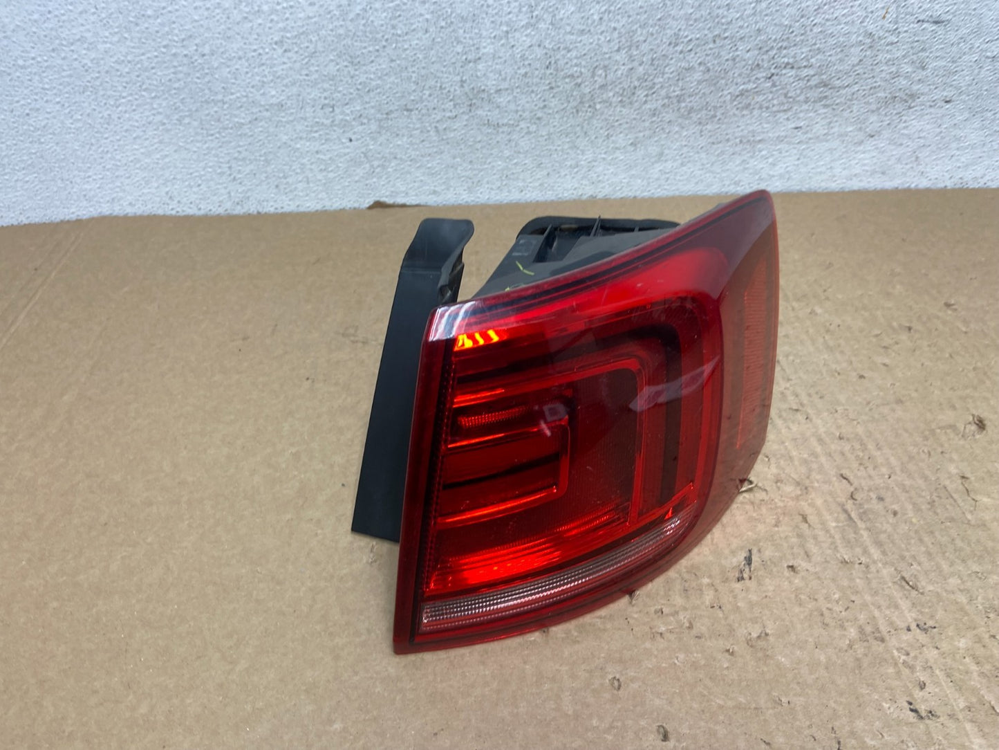 2013 - 2014 Volkswagen Jetta Hybrid Right Passenger LED Tail Light AF7954 GD2