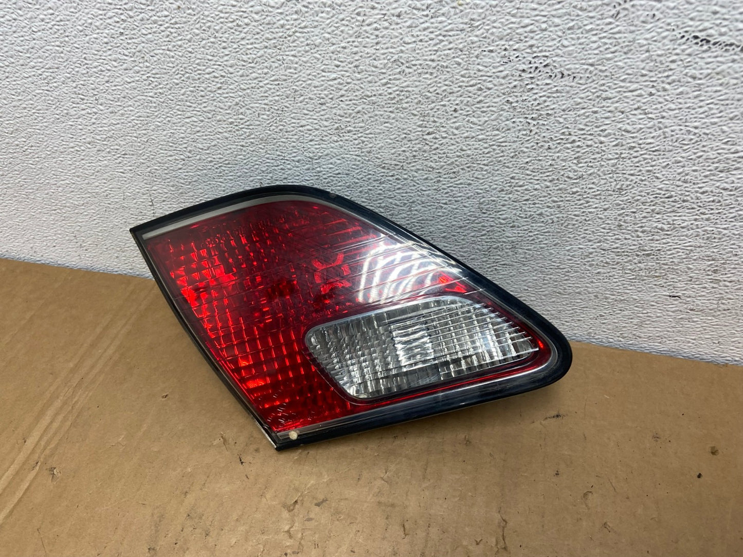 2002 2003 2004 Lexus ES300 ES330 Left Driver Lh Inner Tail Light AD3139 LK1