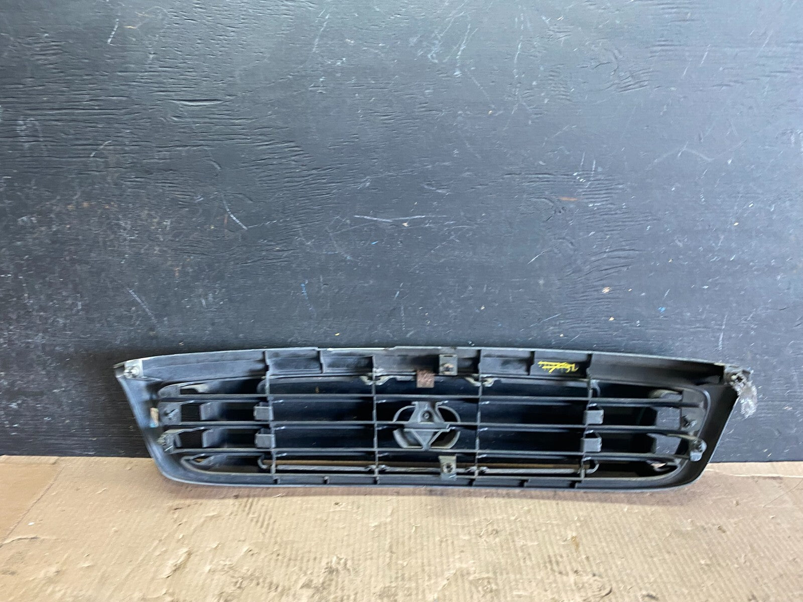1996 to 1997 Mazda MPV Front Grill Grille L94768