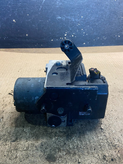 2016 - 2018 Kia Sorento ABS Anti-Lock Brake Pump 6758969 OEM Z8945 DG2