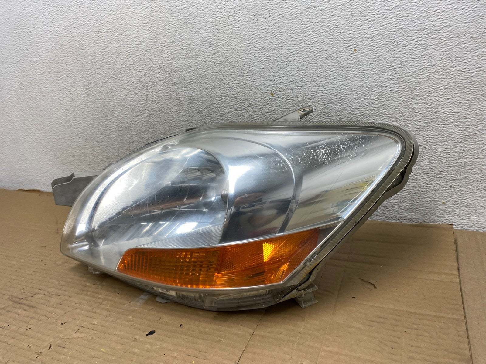 2007 2008 2009 Toyota Yaris Left Driver LH Halogen Headlight AG9017 DW2