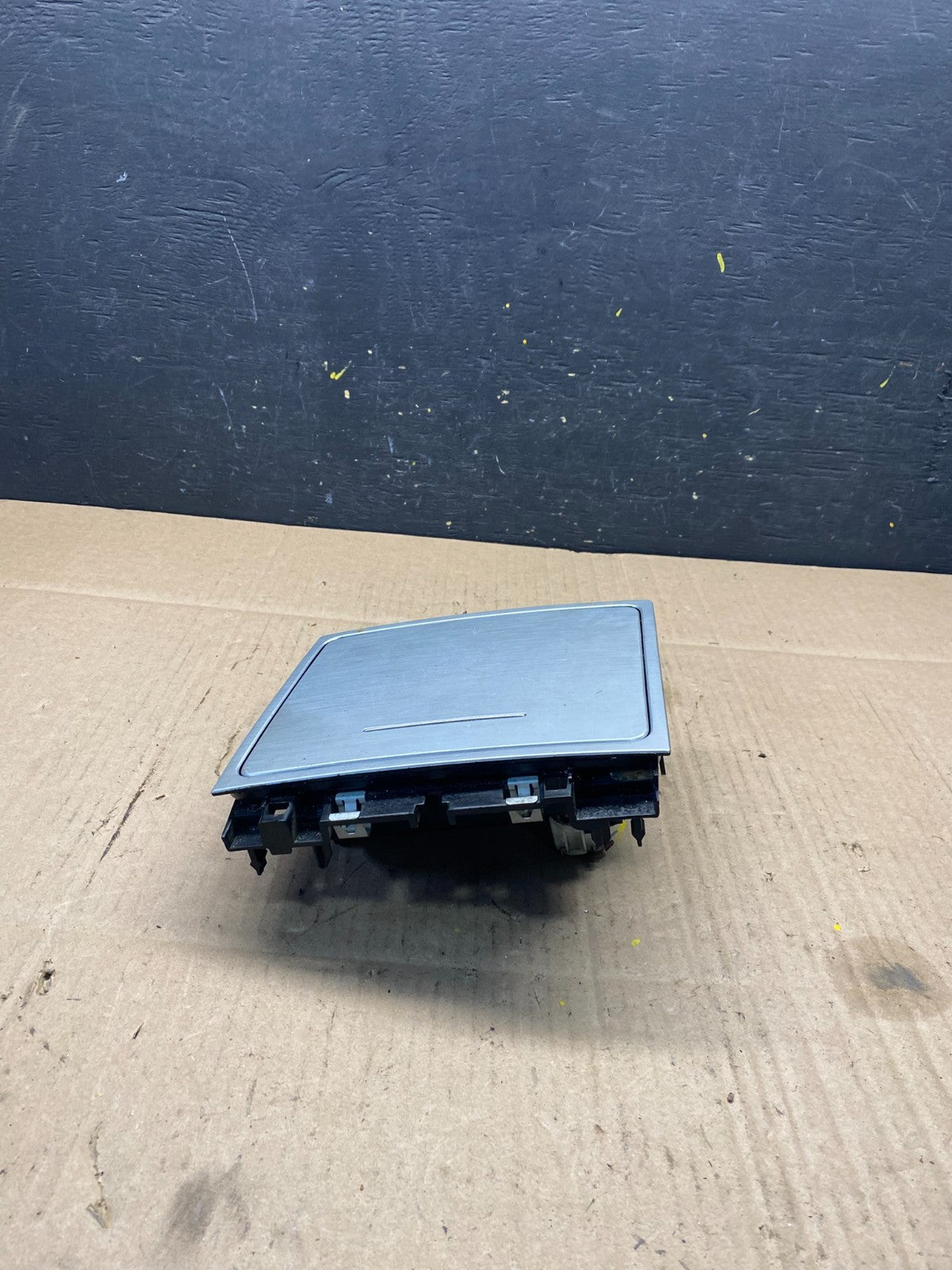 2012 to 2015 Volkswagen Passat Center Console Front Storage Tray Oem P2076 DG2