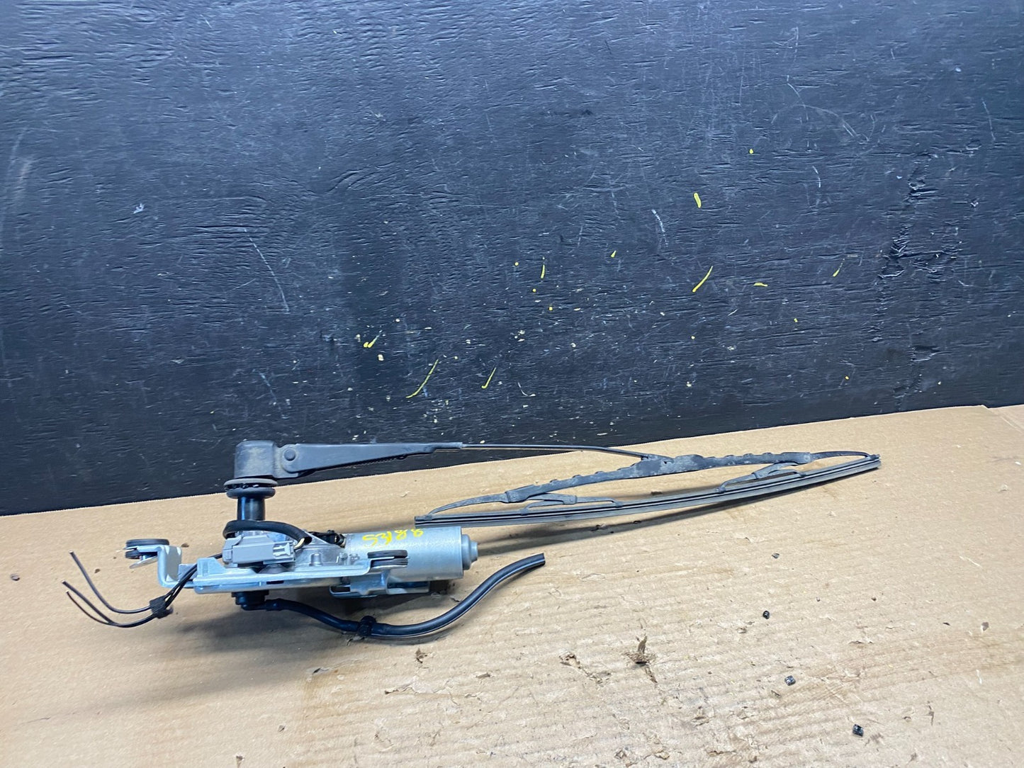 2010 to 2012 Land Range Rover Rear Glass Windshield Wiper Motor OEM S3188 DG3