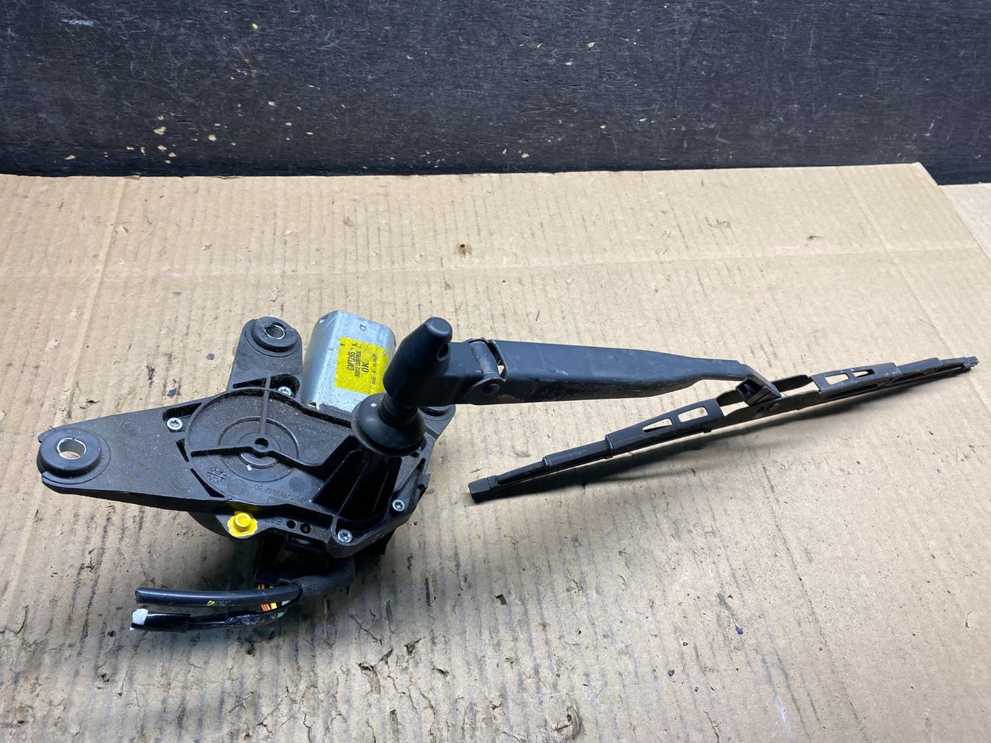 2004 to 2009 Cadillac SRX Rear Windshield Washer Wiper Motor Y1379 DG0