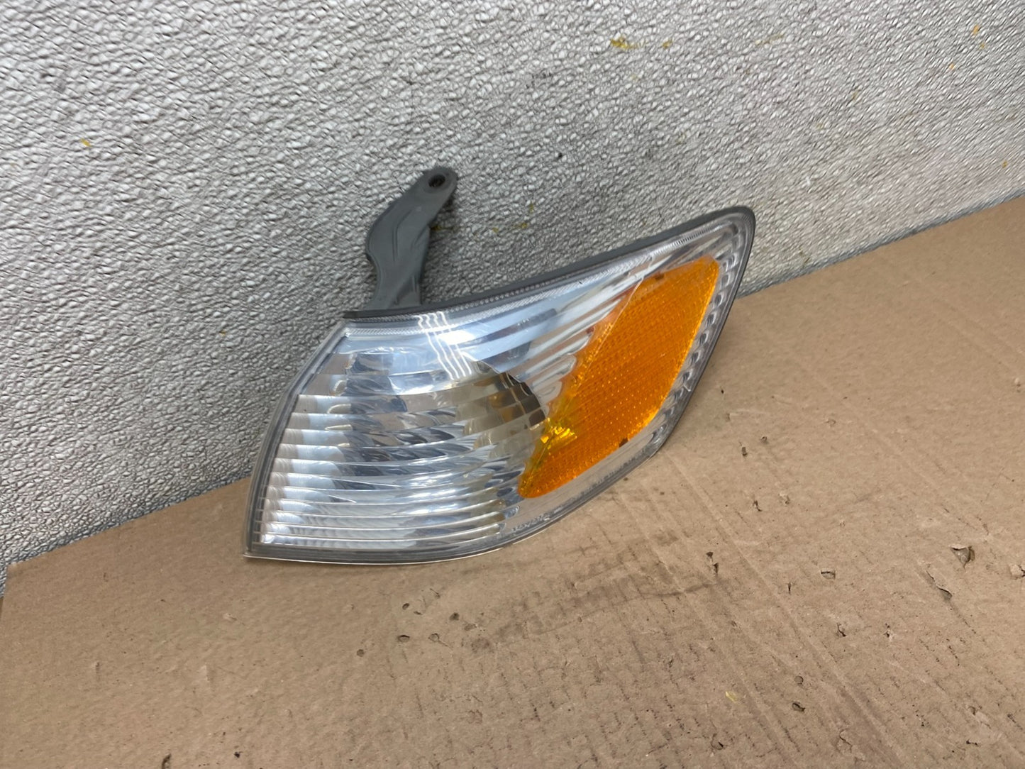 2000 - 2001 Toyota Camry Front Left Driver Lh Turn Signal AB2474 DW2