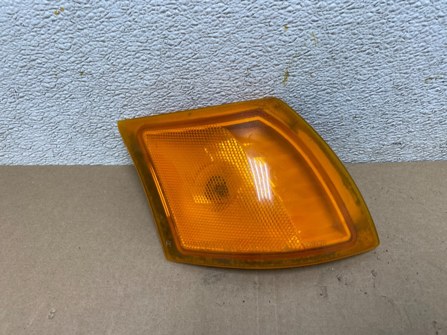 2002 to 2004 Saturn Vue Right RH Side Turn Signal Corner Headlight Light L31770