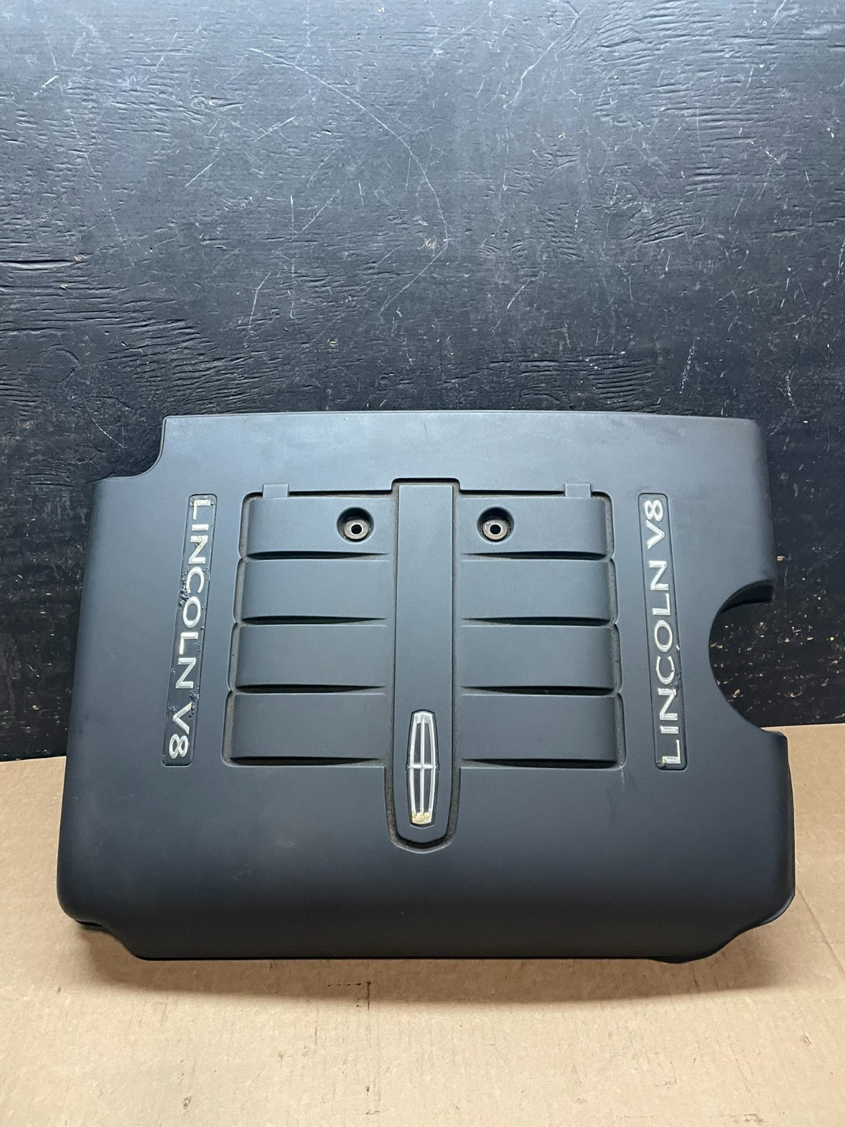 2002 to 2004  Lincoln Navigator 5.4L V8 Engine Motor Cover y9489 DG0