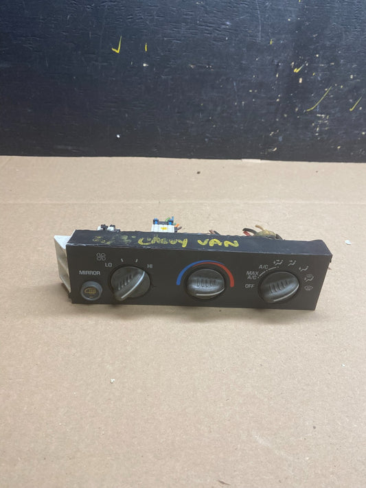 2001 - 2007 GMC Chevrolet Express 1500 Climate Control A/C t9068 DG0