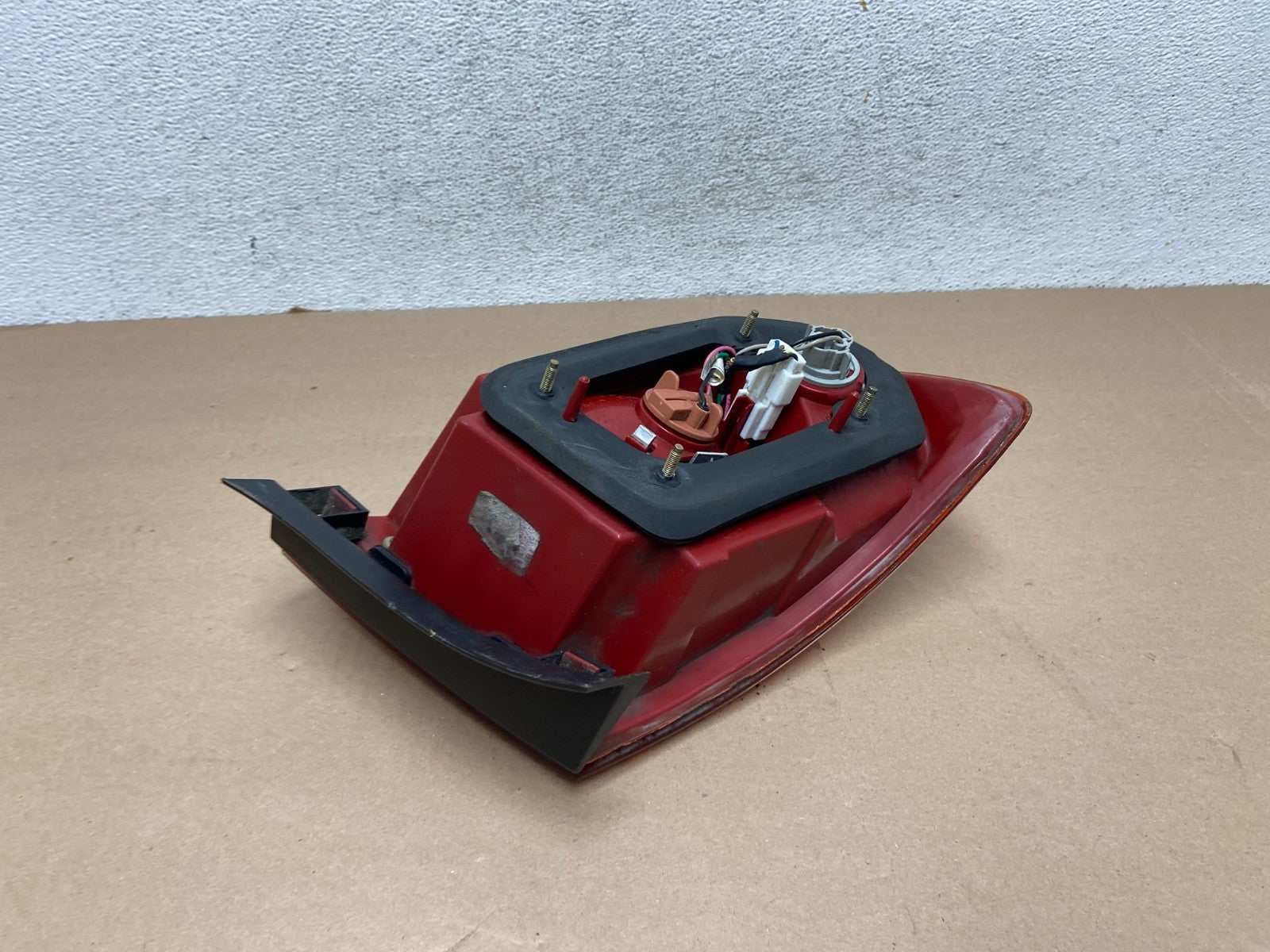 2004 to 2006 Hyundai Elantra Hatchback Right Passenger Side Tail Light AG4518 GD5