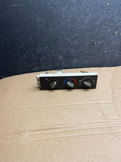 2001 - 2007 GMC Chevrolet Express 1500 Climate Control A/C AF1838 DG0