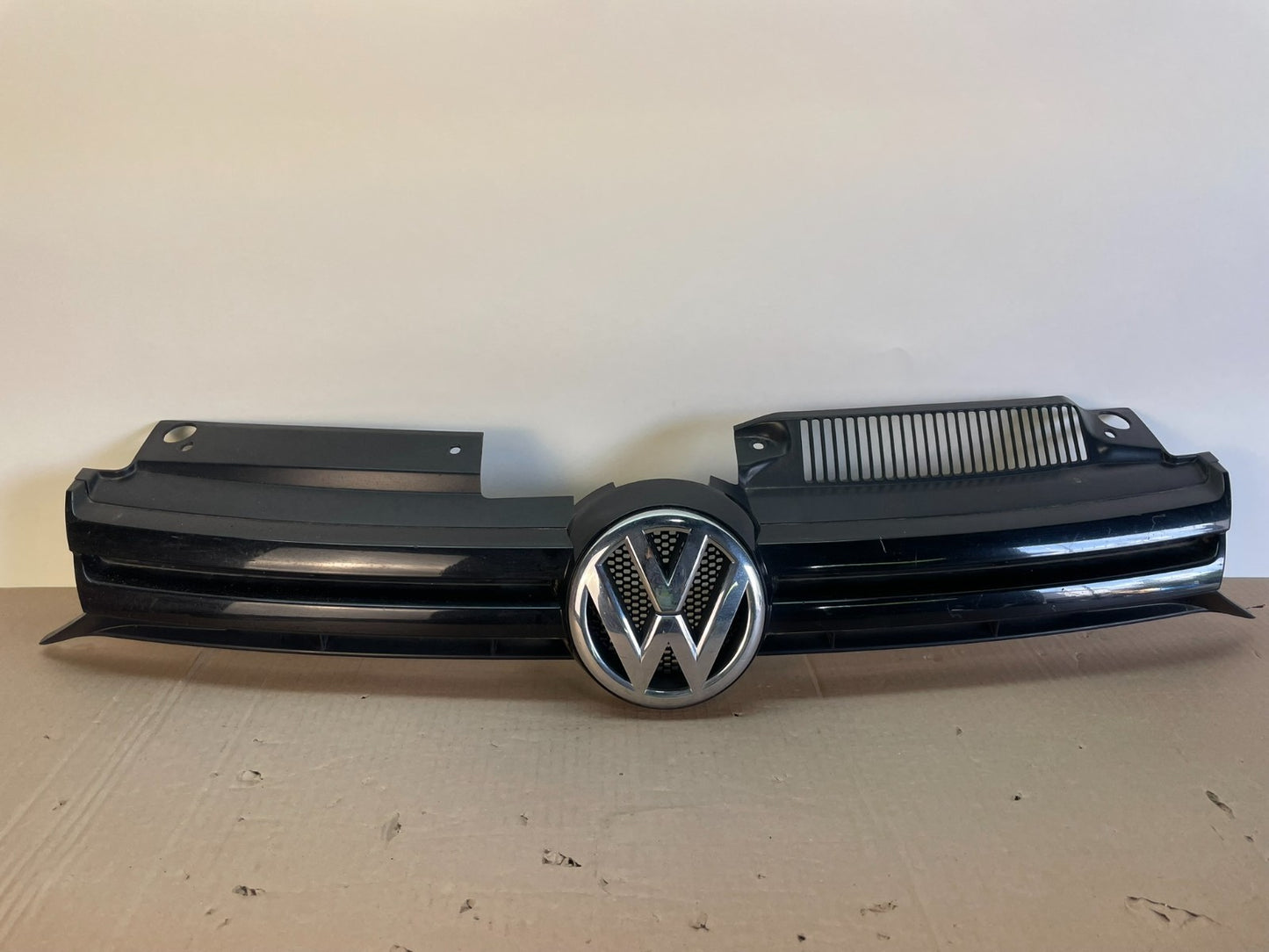 2010 to 2012 Volkswagen Golf /GTI MK6 Front Black Grille Grill AG7722 DG0