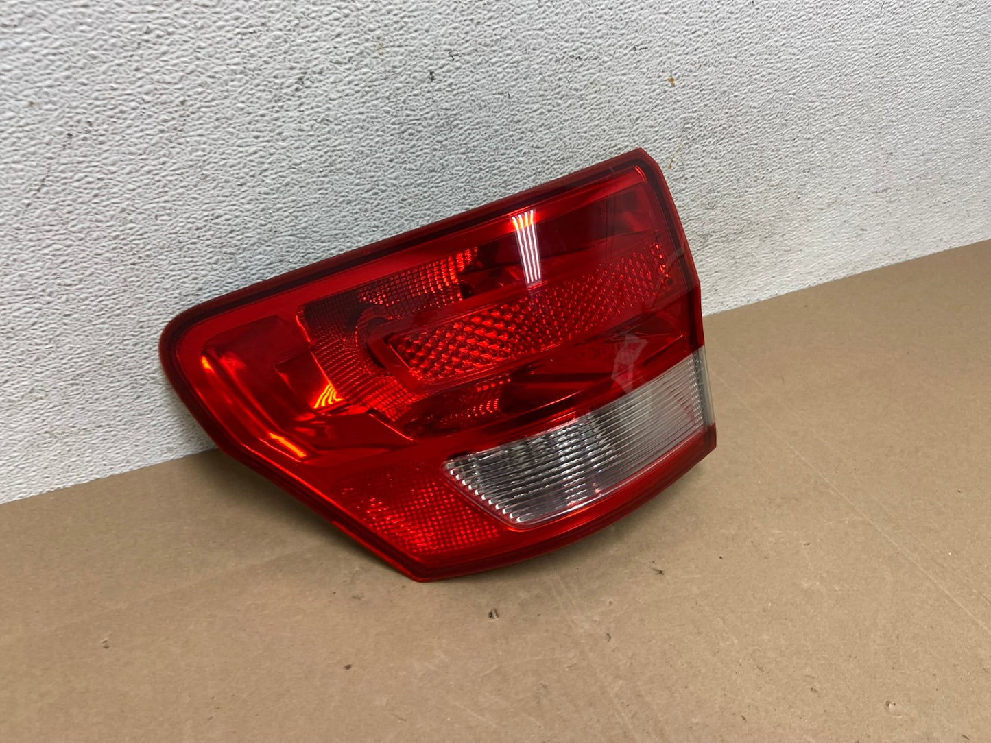 2011-2013 Jeep Grand Cherokee Left Driver Side Lh Tail Light AE4916 LK2