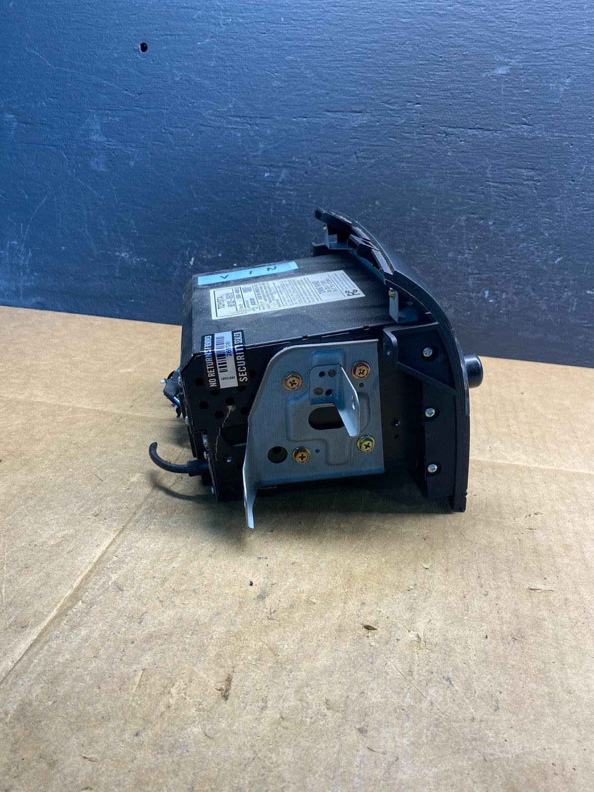 2004 to 2010 Toyota Sienna AM FM CD WMA Mp3 Radio Receiver AD3637 DG2